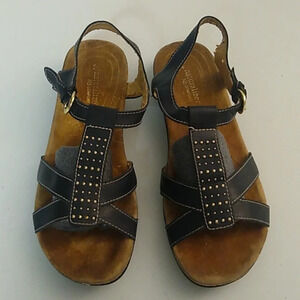 NATURALIZER GENUINE LEATHER STRAPPY BUCKLE COMFORT SANDALS WITH GOLD